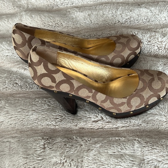 Coach Clog Style Pump - Picture 3 of 6